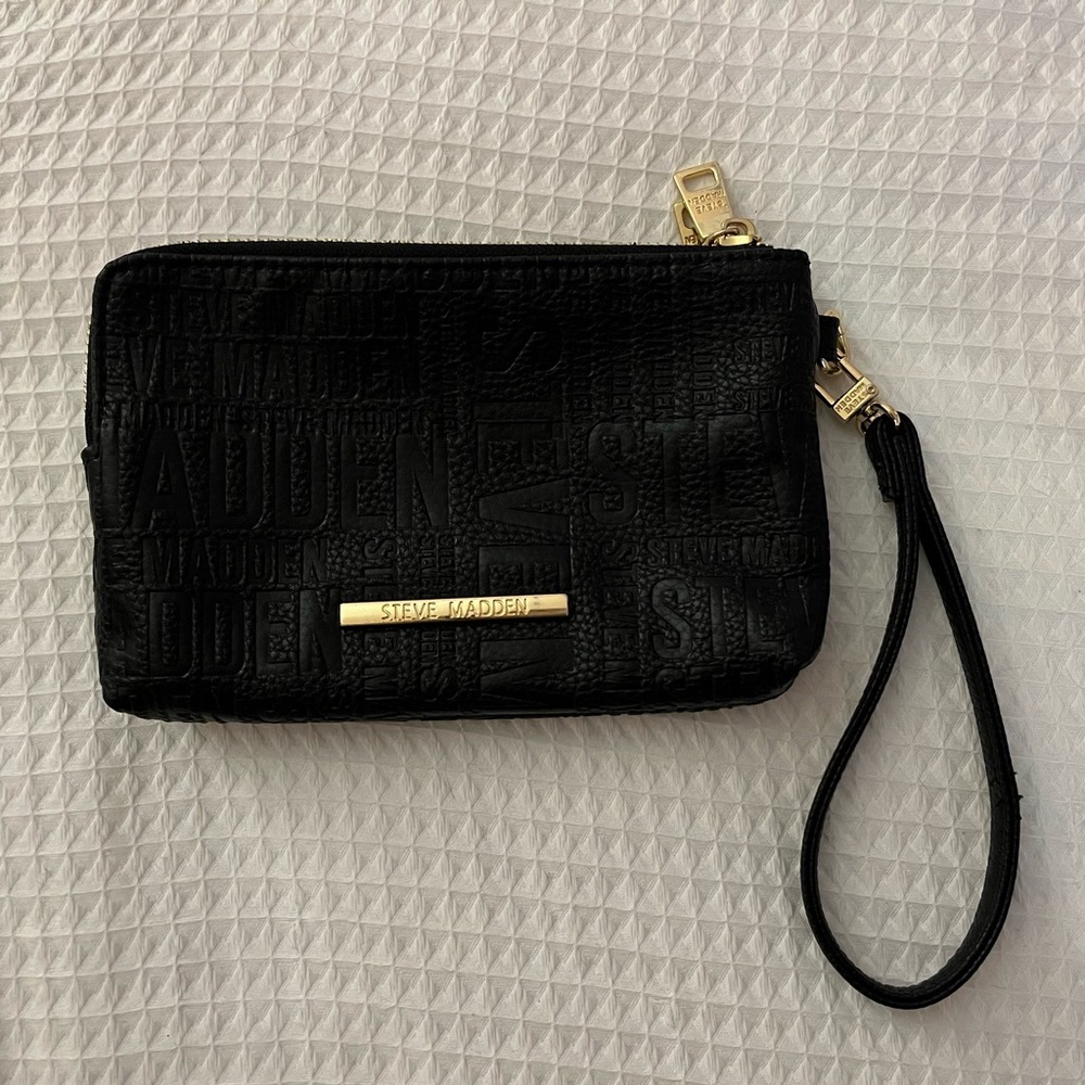 Steve Madden black wristlet